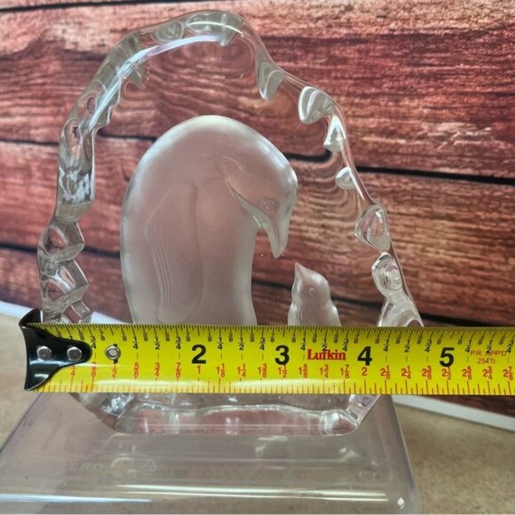 Art Glass Penguin Decor Engraved Etched Paperweight - Picture 8 of 10